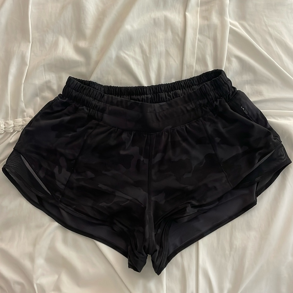 Black Camo Lululemon Hotty Hot Low-Rise Lined Short 2.5”